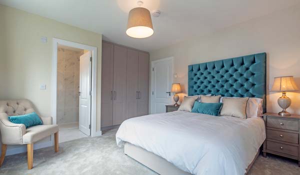 Generously proportioned main bedroom.